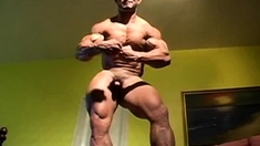 Str8 bodybuilder flexing nude
