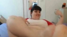 BBW webcam girl shaking her fat ass